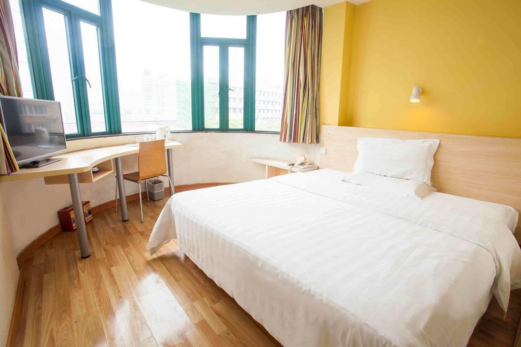 7Days Inn Chengdu Wuda Garden Номер фото